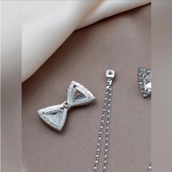 RHINESTONE BOW TASSEL DROP EARRINGS - Picture 4 of 8